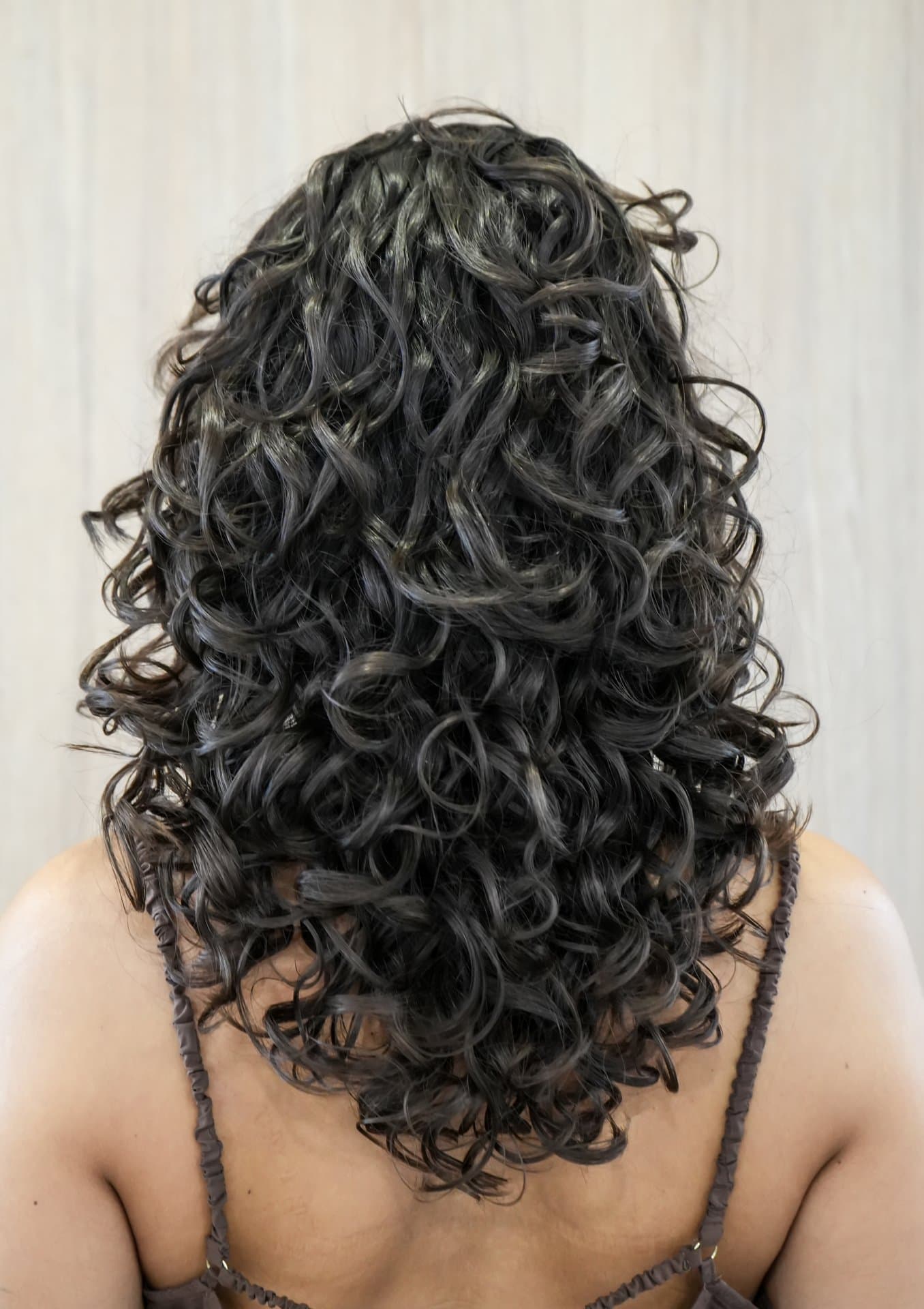 Cachos definidos após tratamento na Curly Concept